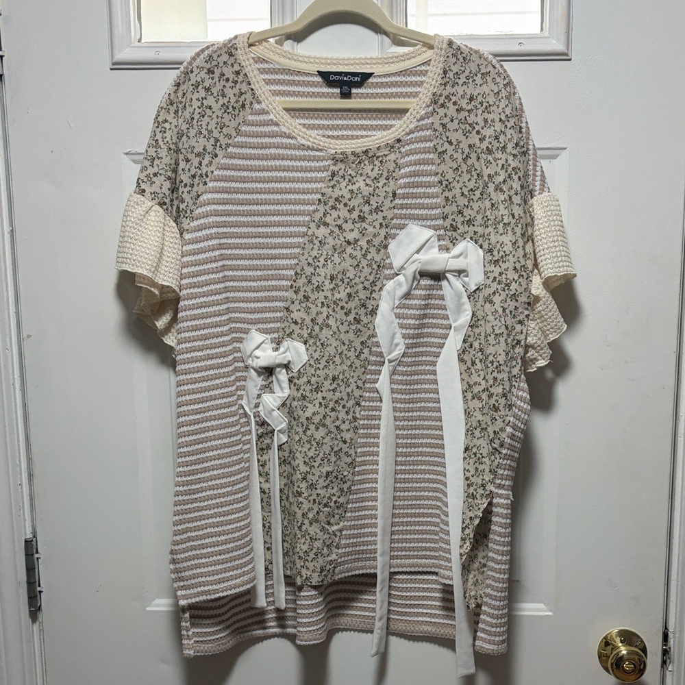 DAVI & DANI Cream and Beige Mixed-Print Bow Front Top